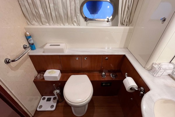 2003 Ferretti 680