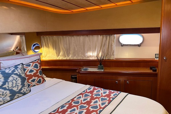 2003 Ferretti 680