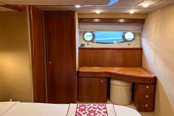 2003 Ferretti 680