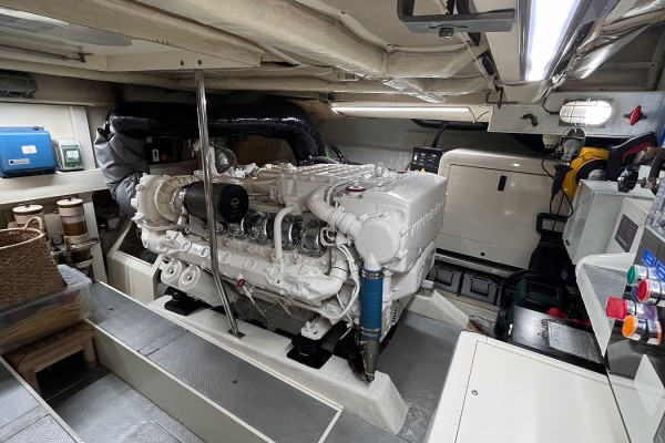 2003 Ferretti 680