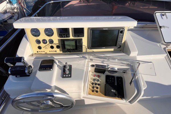 2003 Ferretti 680