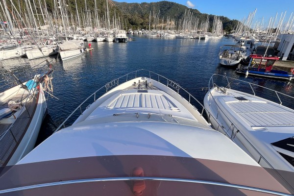2003 Ferretti 680