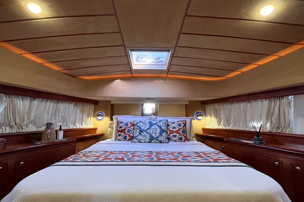 2003 Ferretti 680