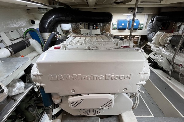 2003 Ferretti 680