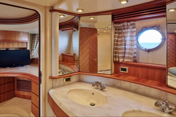 2006 Azimut 68 Evo