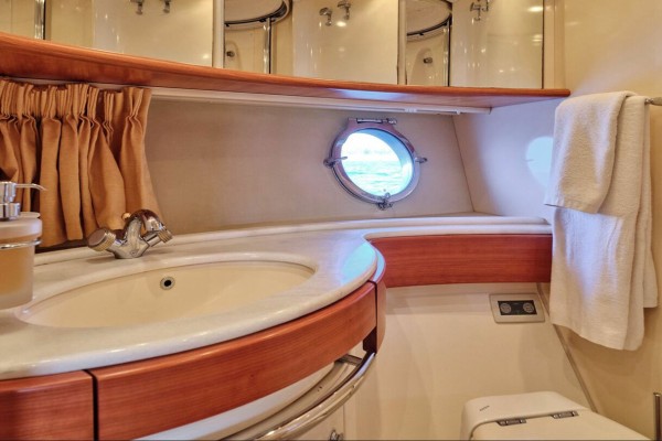 2006 Azimut 68 Evo