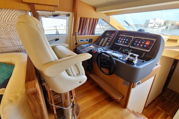 2006 Ferretti 630