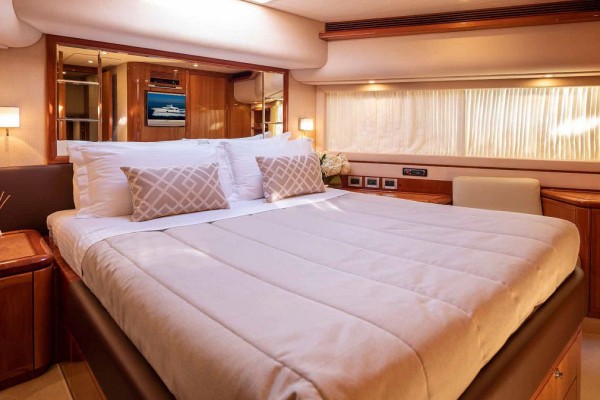 2007 Ferretti 830 HT