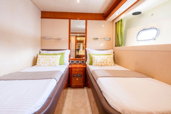 2007 Ferretti 830 HT