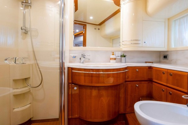2007 Ferretti 830 HT