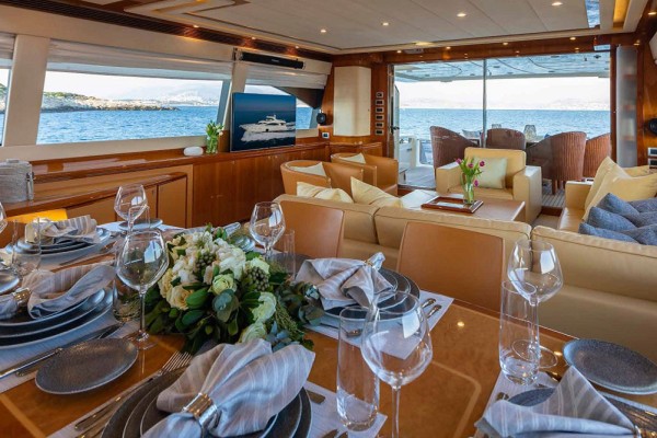 2007 Ferretti 830 HT