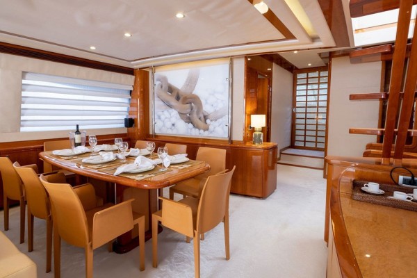 2007 Ferretti 830 HT
