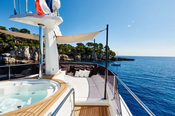 2015 Custom Line Navetta 28