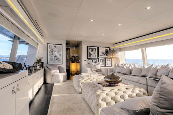2015 Custom Line Navetta 28