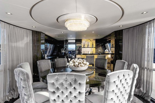 2015 Custom Line Navetta 28