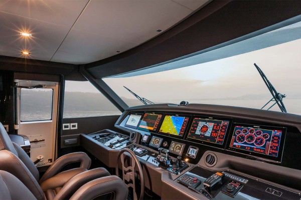 2015 Custom Line Navetta 28