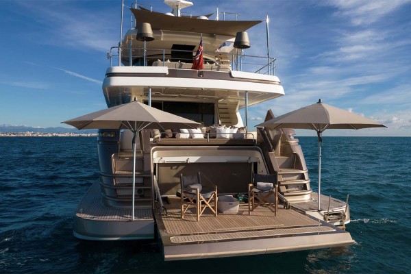 2015 Custom Line Navetta 28