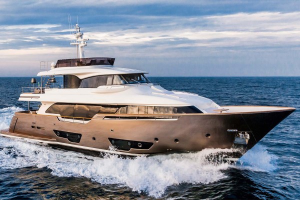 2015 Custom Line Navetta 28