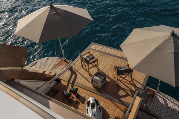 2015 Custom Line Navetta 28