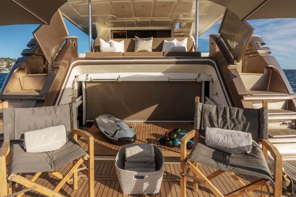 2015 Custom Line Navetta 28