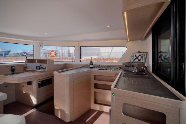 2023 Lagoon 42