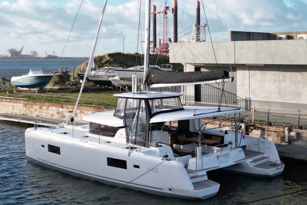 2023 Lagoon 42