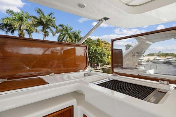 2013 Azimut 70 Fly
