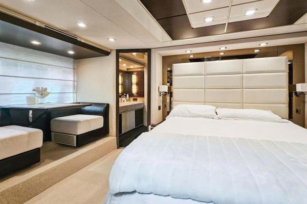 2013 Azimut 70 Fly