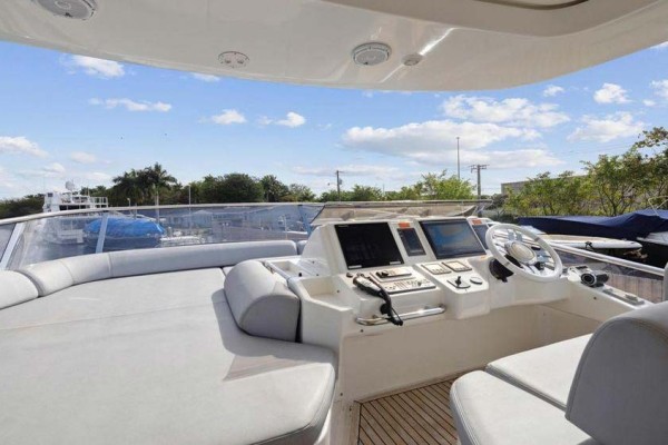 2013 Azimut 70 Fly