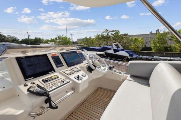 2013 Azimut 70 Fly