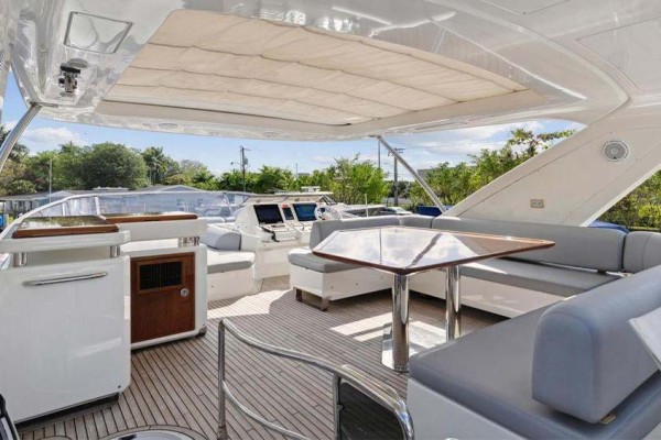 2013 Azimut 70 Fly
