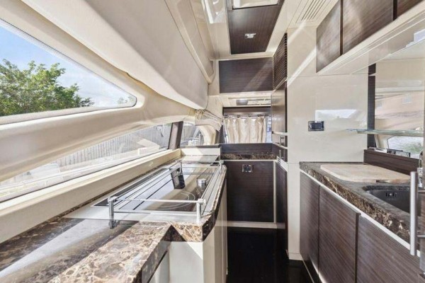 2013 Azimut 70 Fly