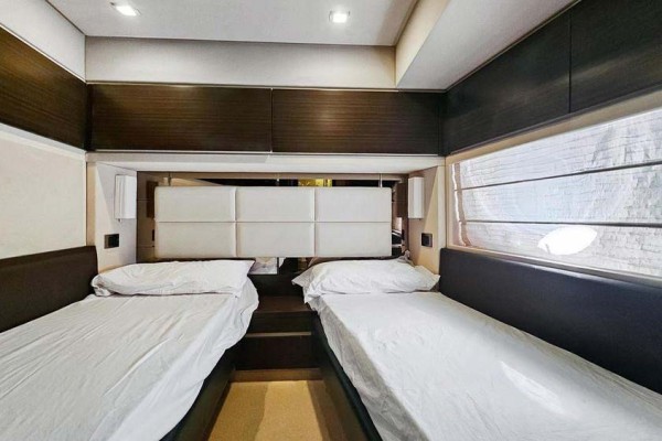 2013 Azimut 70 Fly