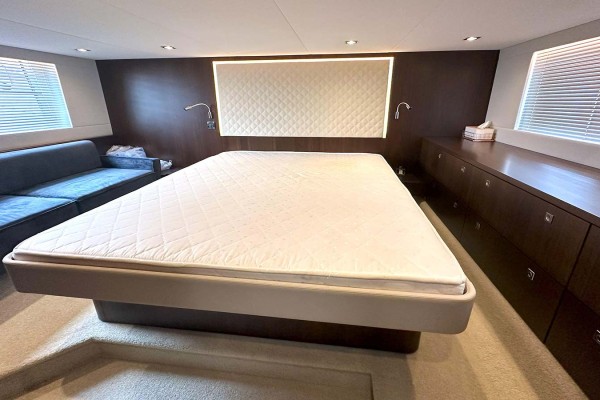 2016 Fairline Squadron 48