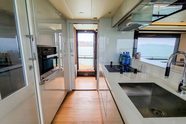 2020 Absolute Navetta 73