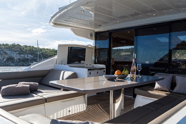 2007 Princess V65