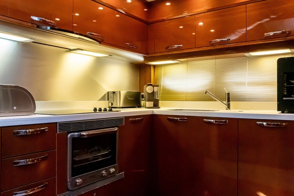 2007 Princess V65
