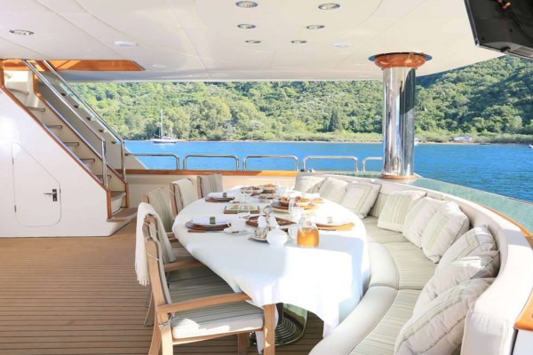 2004 Westport 42m