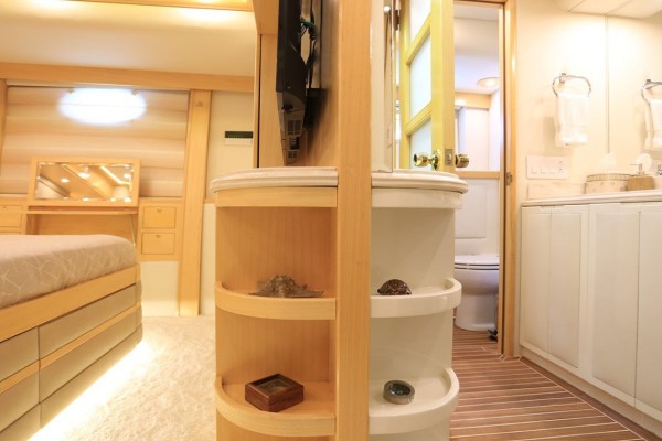 2004 Westport 42m