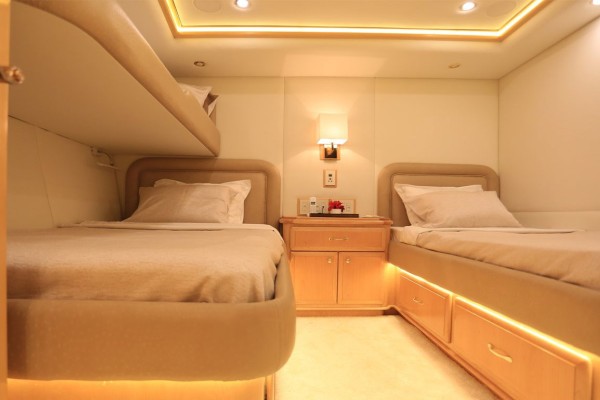 2004 Westport 42m