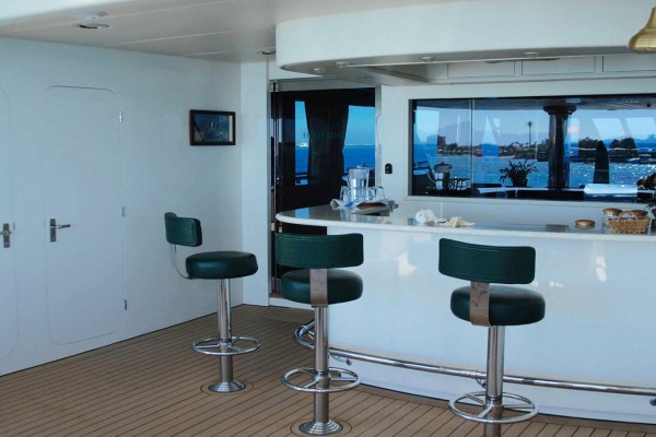 2004 Westport 42m