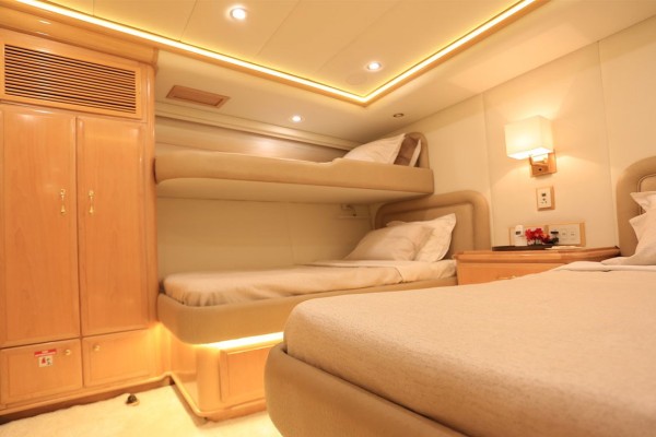 2004 Westport 42m