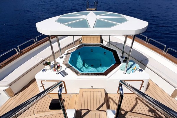 2004 Westport 42m