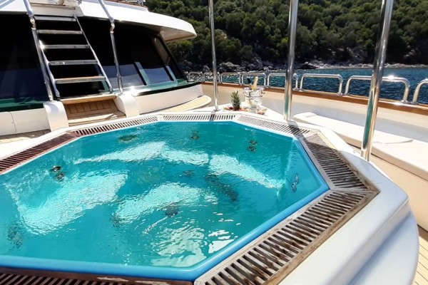 2004 Westport 42m