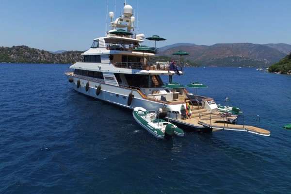 2004 Westport 42m