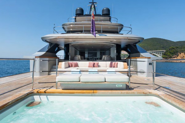 2021 Benetti Oasis 40m