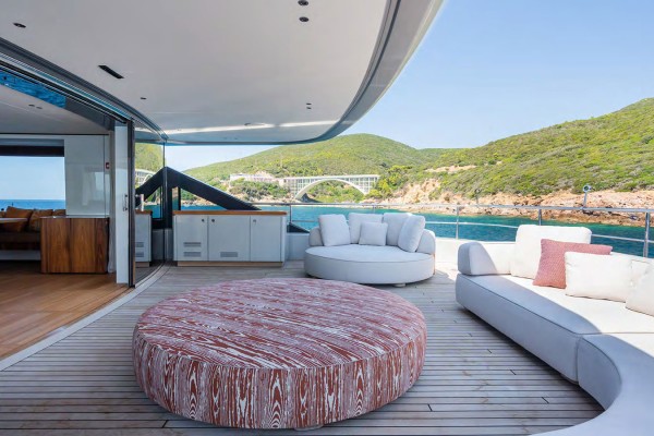 2021 Benetti Oasis 40m