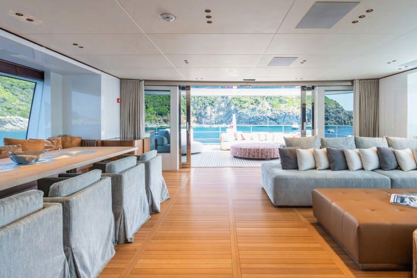 2021 Benetti Oasis 40m