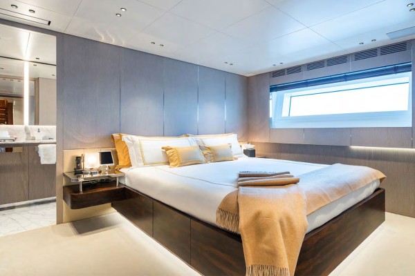2021 Benetti Oasis 40m