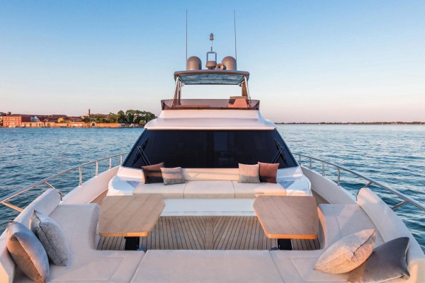 2020 Ferretti 670